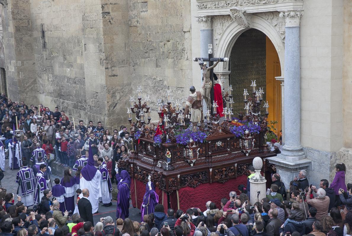 Hermandad de la Agonía, a su paso por la Mezquita-Catedral