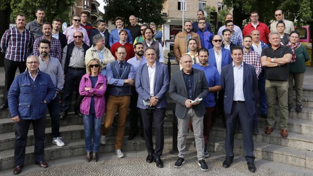 Alberto Rosales, Rafael Bados y Francisco de la Torre al frente de una protesta de hosteleros