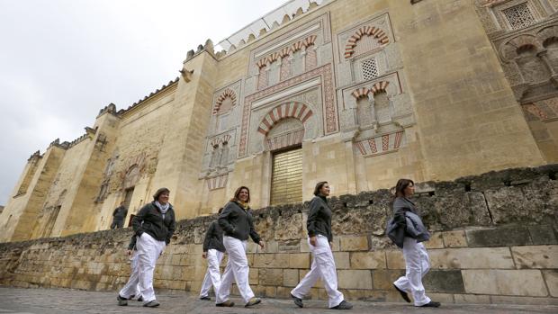 Las restauradoras, ante la puerta