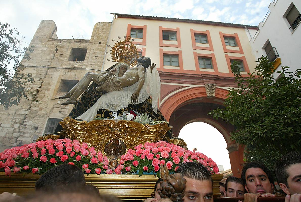 Traslado de la Virgen de las Angustias a la exposición «Gratia Plena»