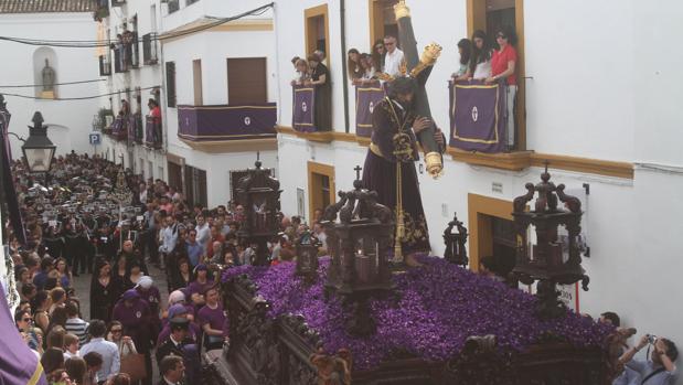 El Señor de la Pasión, en las primeras horas de la tarde en San Basilio