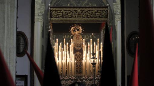 La Virgen de la Caridad, saliendo de San Andrés