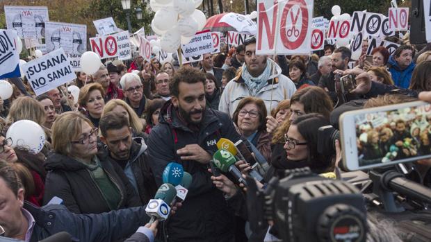 «Spiriman» atiende a los medios en una de las marchas de Granada