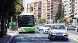 Coches circulando por Ollerías