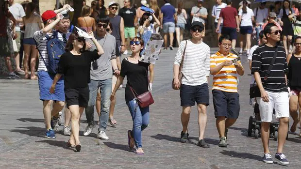Turistas durante un día soleado en Córdoba