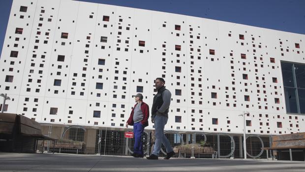 Aspecto exterior que prsenta el Centro de Ferias y Convenciones