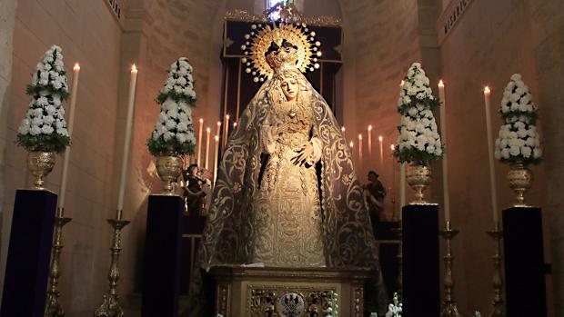 Así es la nueva saya de la Virgen de las Lágrimas de Córdoba