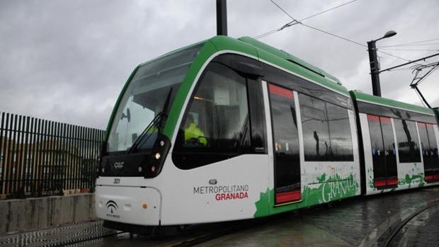 Uno de los trenes del metro de Granada