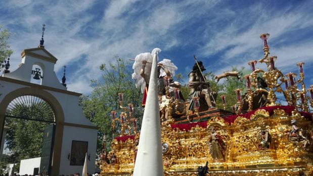 Jesús Humilde, a su salida de la iglesia de la Merced