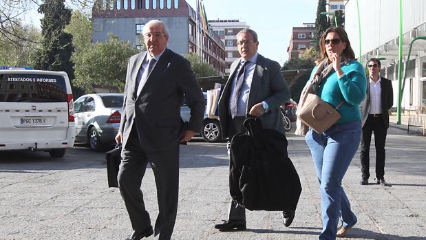 Llegada a los tribunales de la duquesa de Cardona