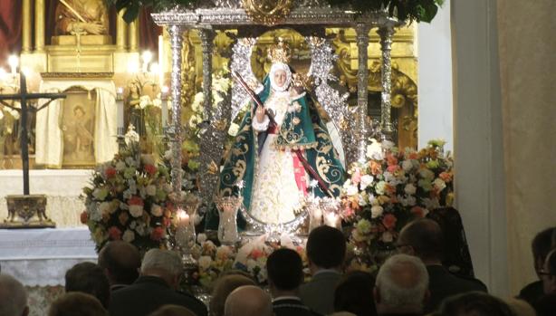 Un himno, nuevo manto... arrancan los preparativos para coronar a la Morenita