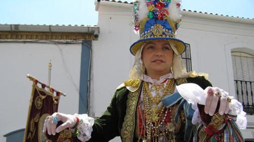 Las jamugueras bailan fandangos en la mañana de Albricias del Cerro del Andévalo