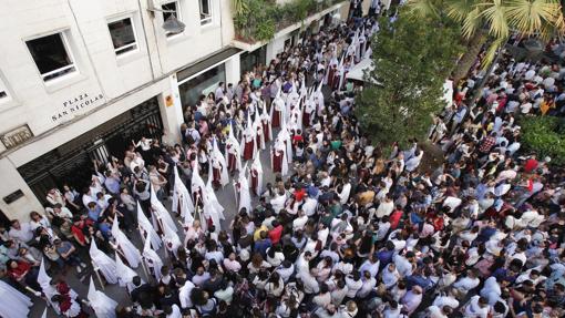 Nazarenos de la cofradía de la Sentencia