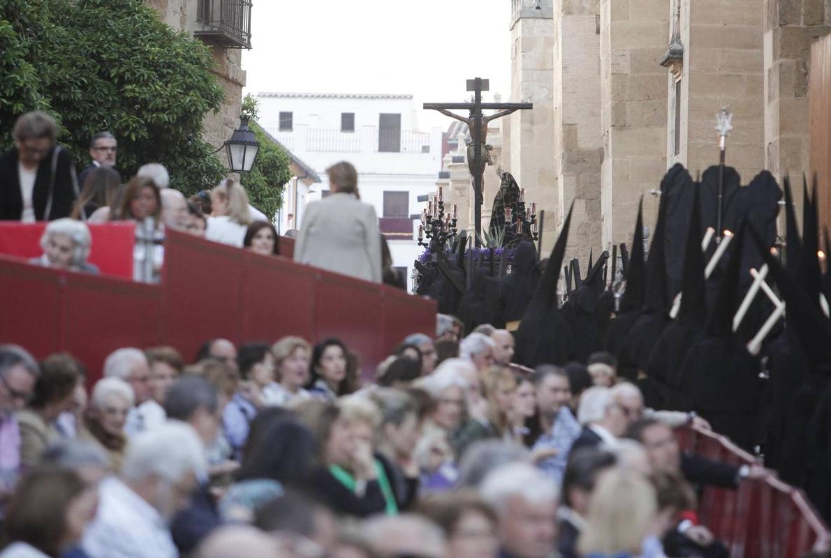 Cristo de la Expiración a su paso por la Catedral