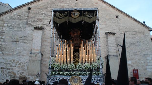 La Soledad lucentina, a la salida de su templo