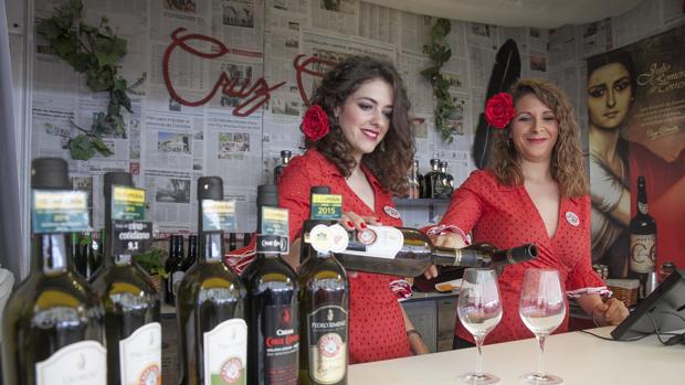La Cata de Vino Montilla Moriles 2017 se celebra en la explanada de la Diputación.