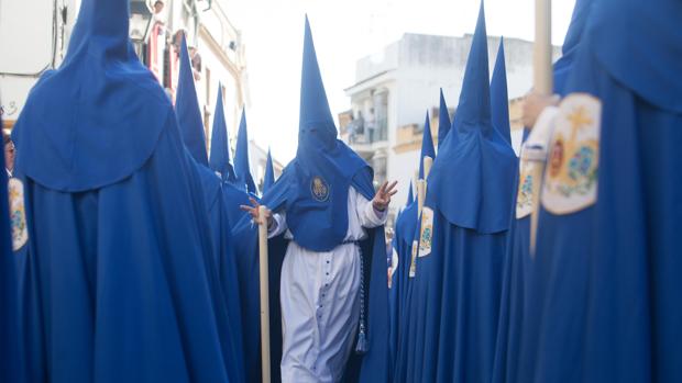 Nazarenos de la hermandad del Prendimiento