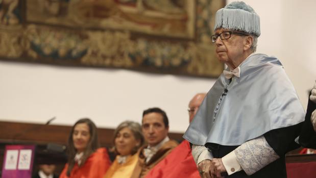 García Baena, hoy durante la ceremonia de su investidura como honoris causa en la Universidad de Salamanca