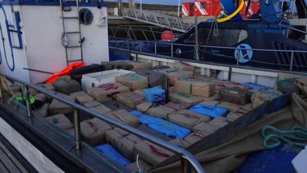 Incautan más de tres mil kilos de hachís en la costa de Huelva