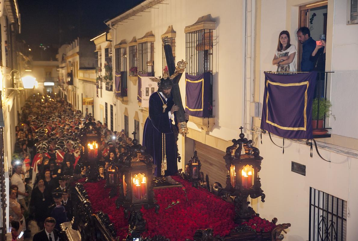 El Señor de Pasión por las calles de su barrio