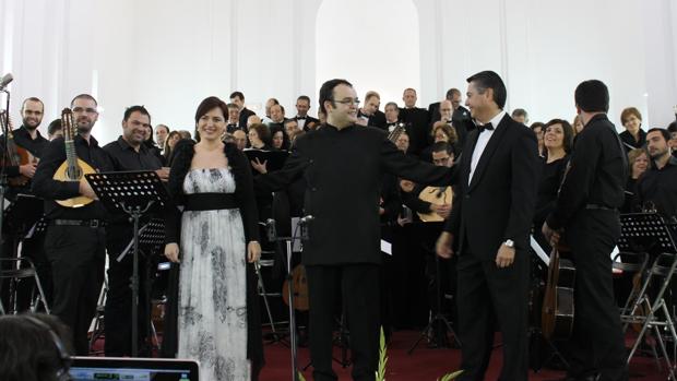 Antonio Moral, en el centro, durante un concierto