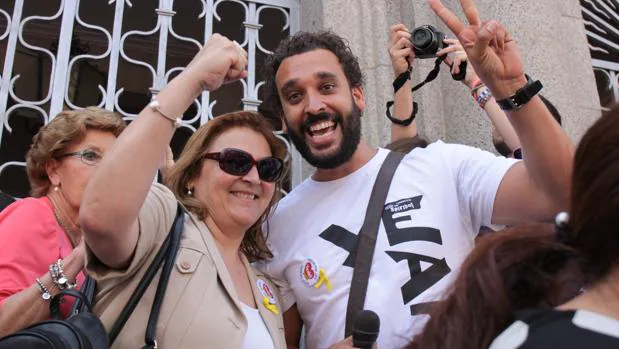 Spiriman, junto a Paloma Hergueta, en la reciente manifestación de Huelva