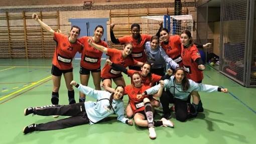 Las chicas de Adesal celebran su clasificación