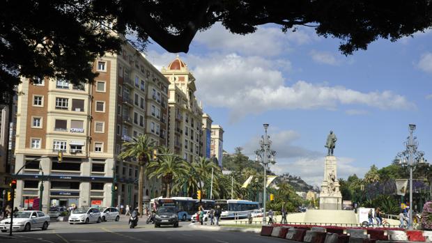 El marqués de Larios vuelve a acercarse a su calle en Málaga