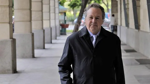 Tomás Pérez Sauquillo, ex presidente de Invercaria, se dirige a los juzgados para declarar