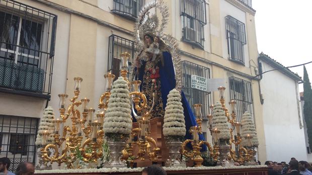 La Virgen de los Ángeles, durante su procesión