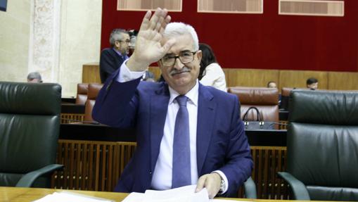 Manuel Jiménez Barrios en un pleno del Parlamento andaluz