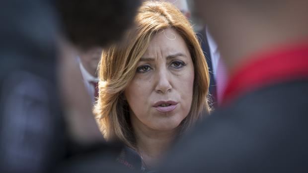 Susana Díaz atiende a los medios en San Telmo