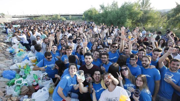 Concentración de jóvenes en el Balcón del Guadalquivir