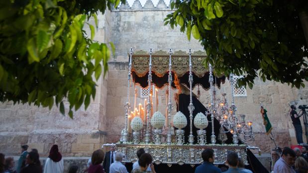 La Virgen del Dulce Nombre de Córdoba a su paso por la Plaza del Potro