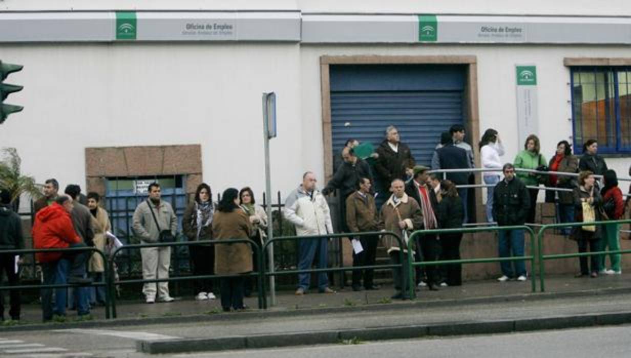 Cola de parados en el Servicio Andaluz de Empleo