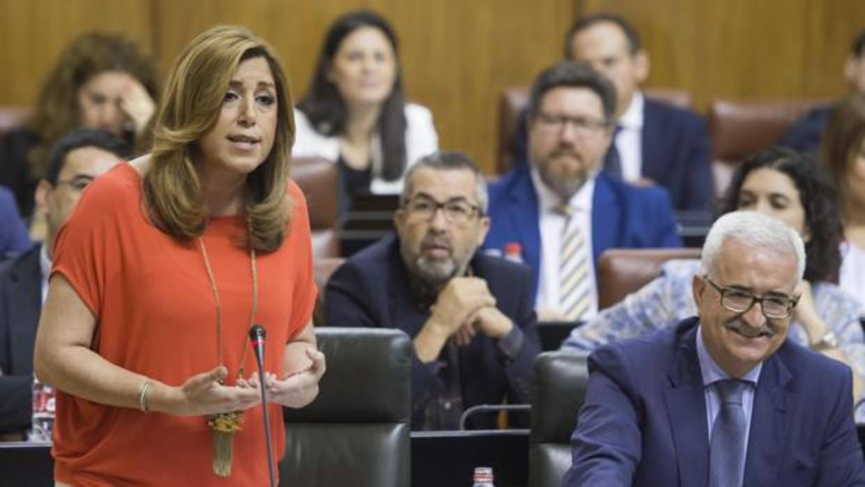 La presidenta de la Junta de Andalucía, Susana Díaz, durante una de sus intervenciones en el Parlamento