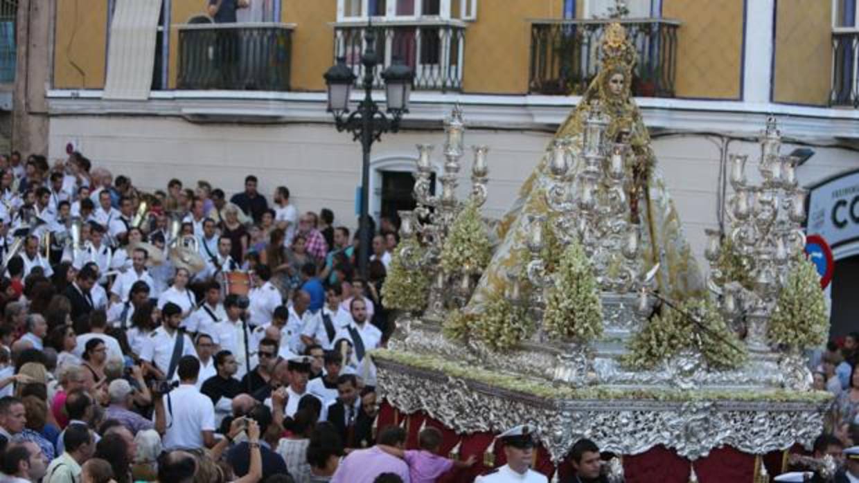 La Virgen del Rosario de Cádiz, en procesión