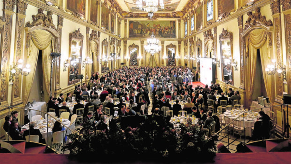 Asistentes a un acto en el Salón Liceo del Círculo de la Amistad