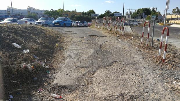 La Plataforma del aparcamiento del Reina Sofía denuncia que el parking presenta agujeros y socavones