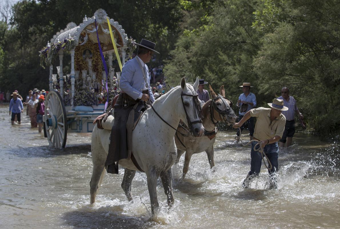 El Rocío de Puente Genil, a su paso por el Quema