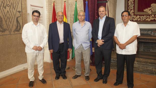 Pedro García, en un acto con embajadores de Cuba y Venezuela