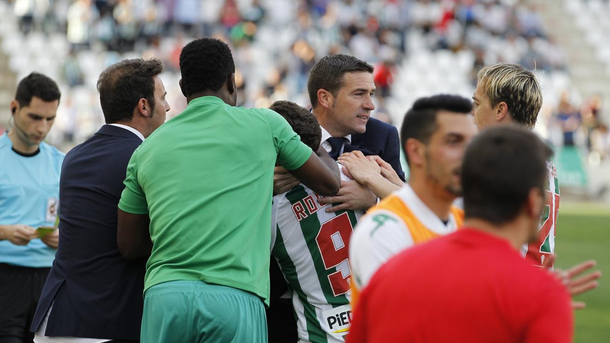 Luis Carrión celebra el tanto de Rodri contra el Reus