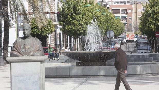 Monumento al obispo Fray Albino, en la plaza de Cañero de Córdoba