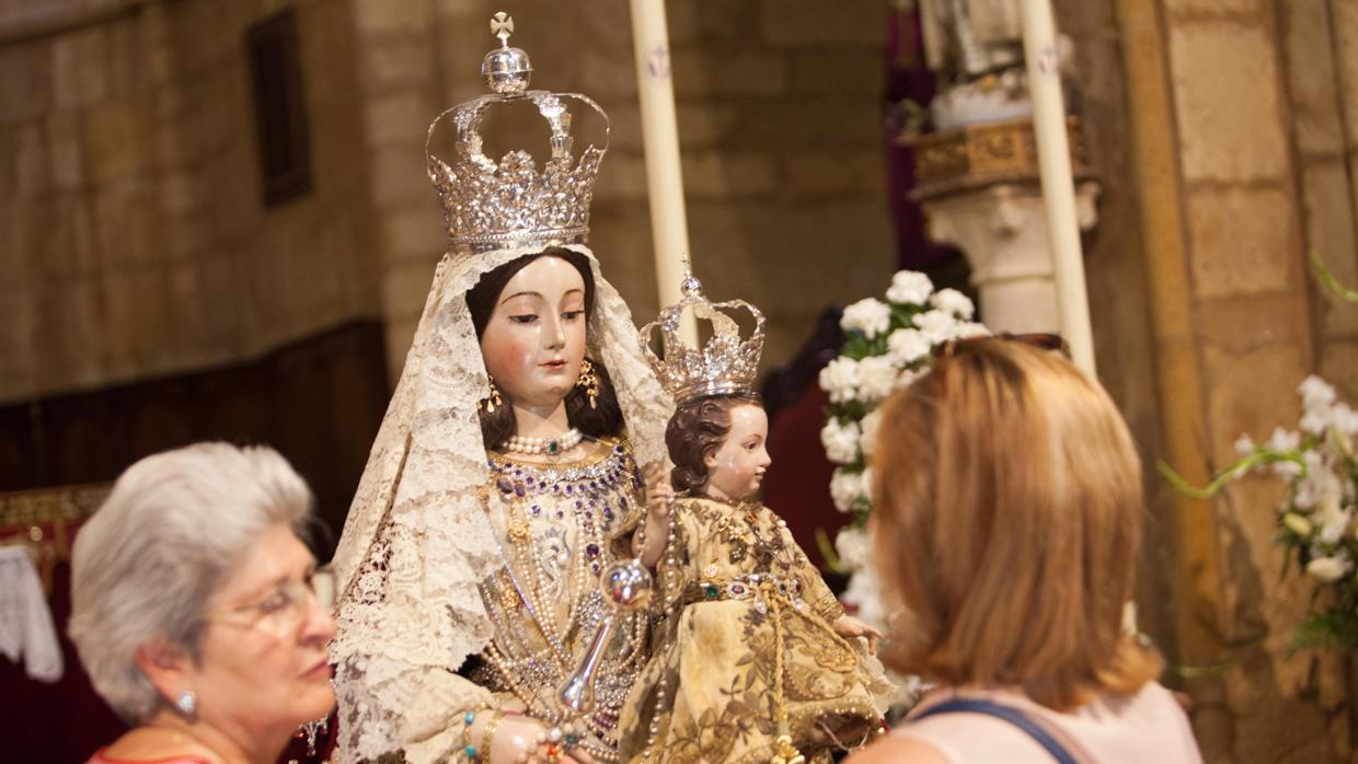 Besamanos de la Virgen de los Remedios