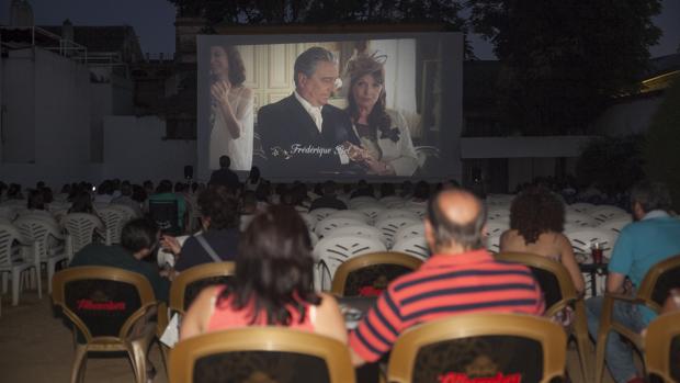 Espectadores en el cine de verano Fuenseca