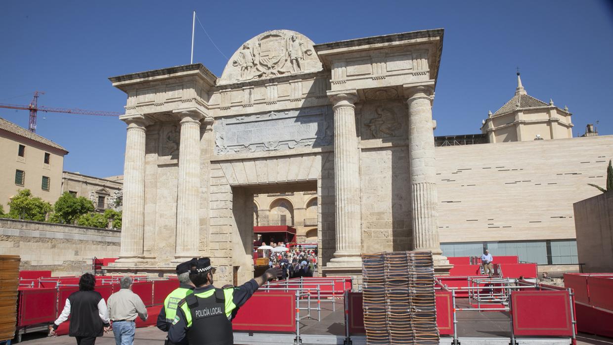 Carrera Oficial en el entorno de la Mezquita Catedral, durante la Semana Santa de 2017