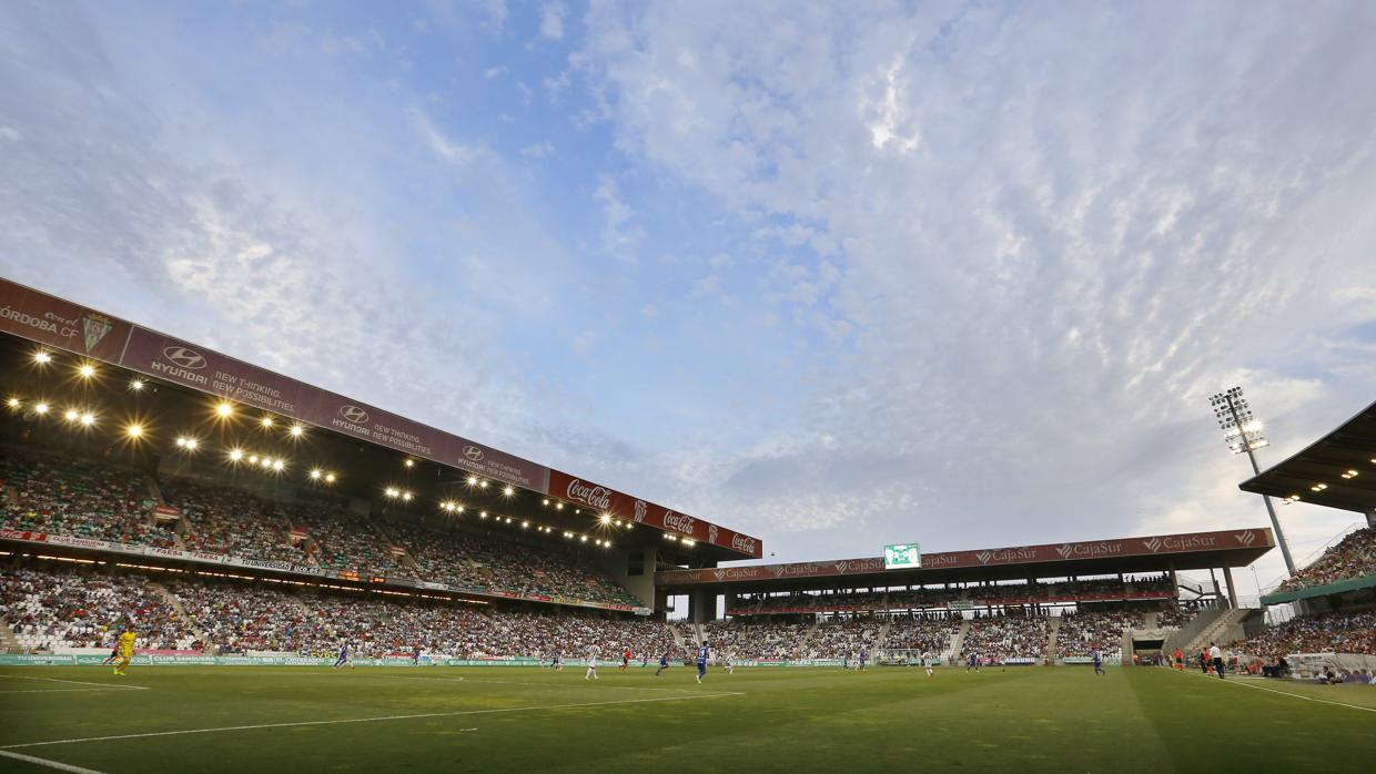 Imagen panorámica de las gradas de El Arcángel en el partido entre el Córdoba CF y el Real Oviedo