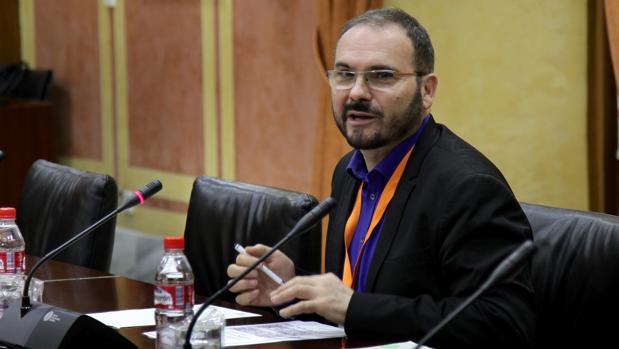 Juan Moreno, en una reunión en el Parlamento de Andalucía