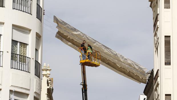 Centro Córdoba critica al Ayuntamiento por la demora en colocar los toldos en plena ola de calor