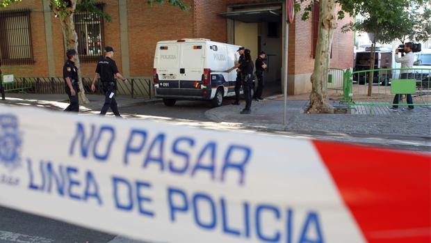 Un furgón policial accede al edificio de la Audiencia Provincial